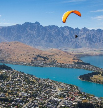 Paragliding in Queenstown