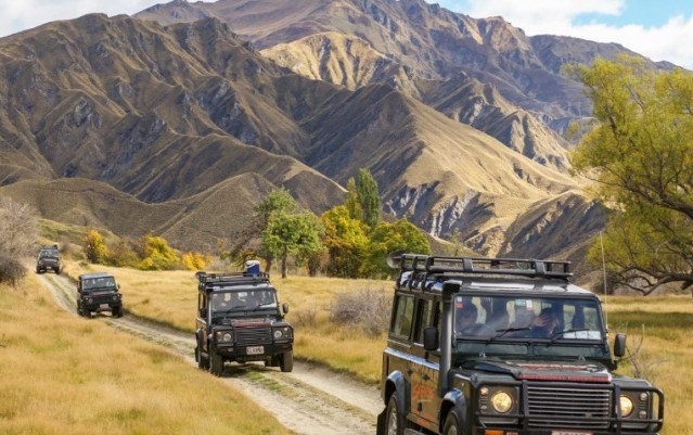 Four Wheel Drive - Nomad Safaris of the Scenes