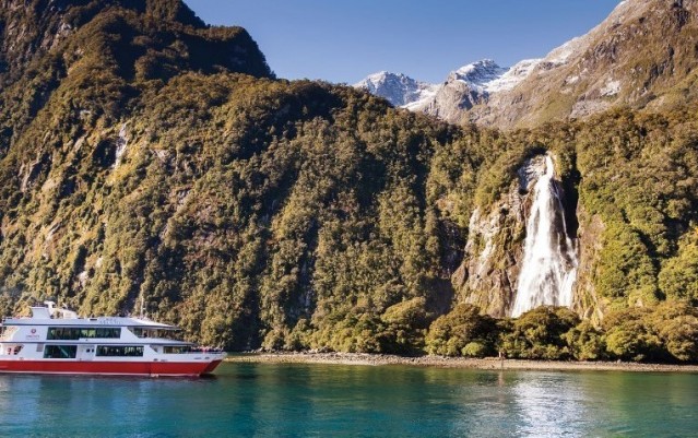 Milford Sound Boat Cruise & Underwater Observatory