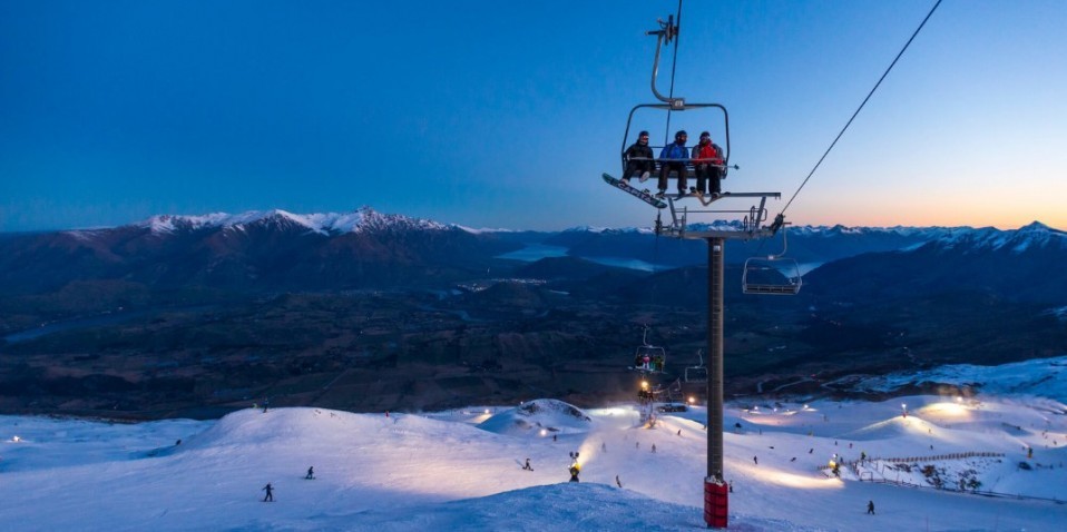 Coronet Peak Night Ski Luxury Transfer & Apres Ski - Black ZQN