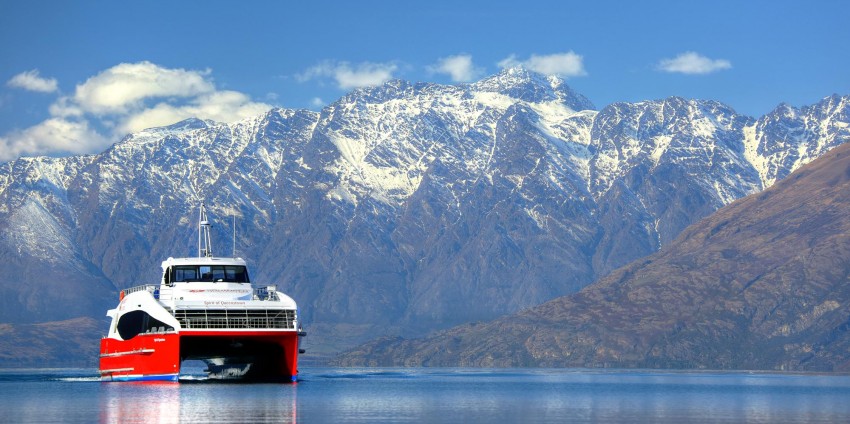 boat cruise queenstown